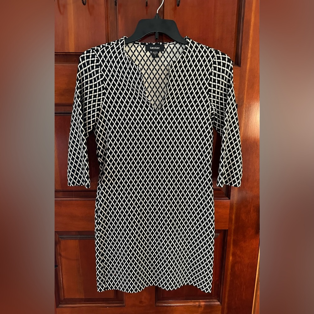 Karen Kane Black & White Geometric Popover Dress Size Small EUC Pockets